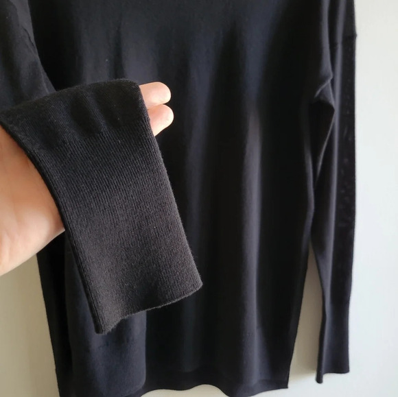 Babaton Lightweight 100% Wool Long Sleeve  Turtleneck - XS - Picture 5 of 12